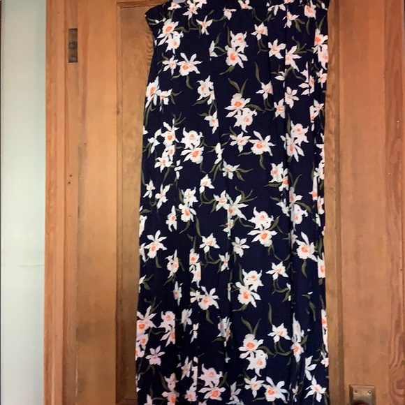 Old Navy Dresses & Skirts - Tropical maxi skirt! Old navy xl Old Navy Dresses & Skirts - Tropical maxi skirt! Old navy xl